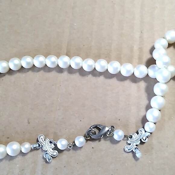 Faux Pearl Single Strand Necklace - Picture 12 of 14